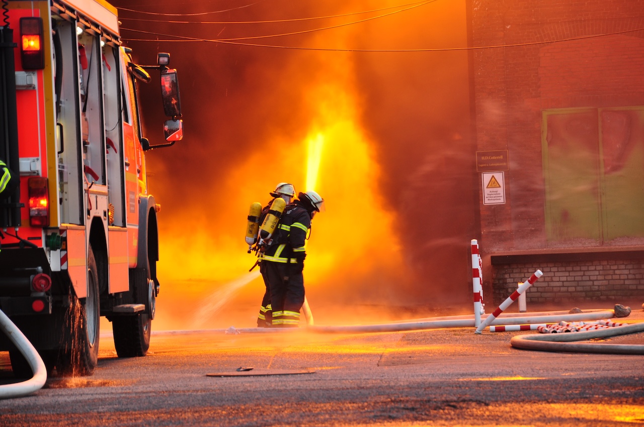 Feuerwehrmänner bei der Arbeit